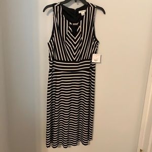 women’s sleeve less knit blend dress!